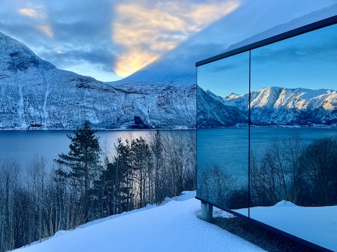 Glimre Romsdal - Exclusive Mirror House in Romsdal
