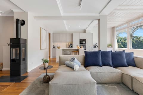 Apartment with pool, private sauna and sea view