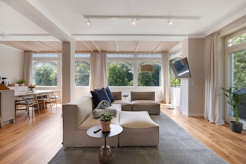 Apartment with pool, private sauna and sea view