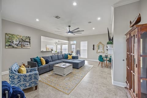 Large Game Room 3 King Beds Large Pool