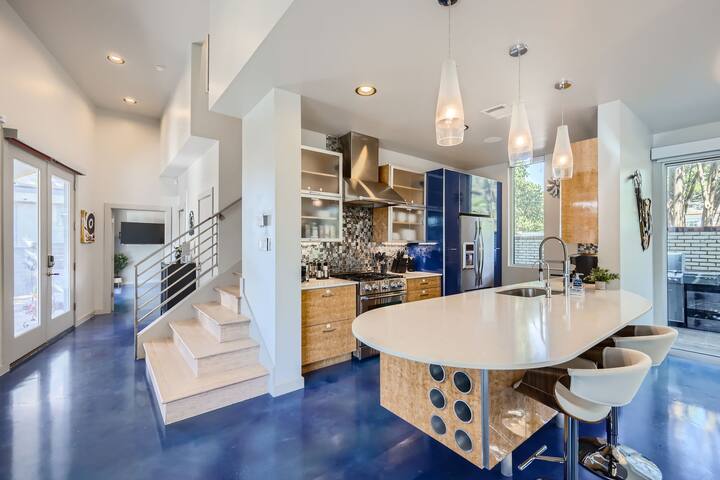 3BR, Hot Tub, Hypedome, 3-min to Downtown Austin gallery image 2