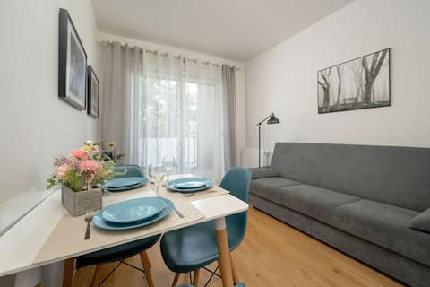 Popular Airbnb listing: Jesionowa 37 | Elegant Apartment | Parking lot in Tarnogaj