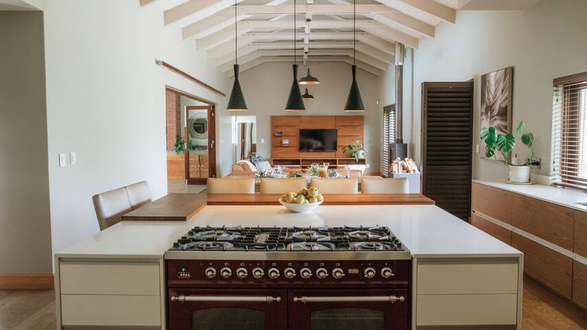 Family home w/ pool, gym & & pool table gallery image 3