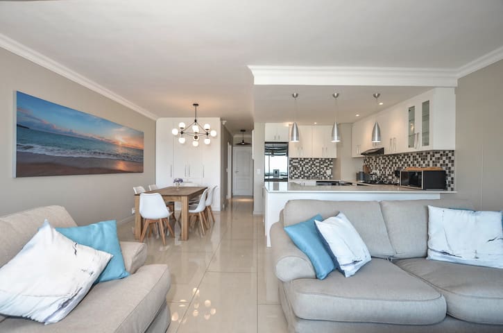 Modern 2 Bedroom Apartment At Dolphin Beach