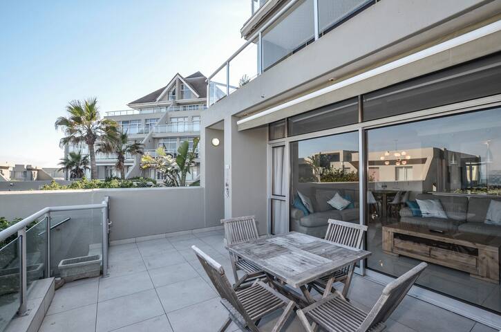 Modern 2 Bedroom Apartment At Dolphin Beach gallery image 4