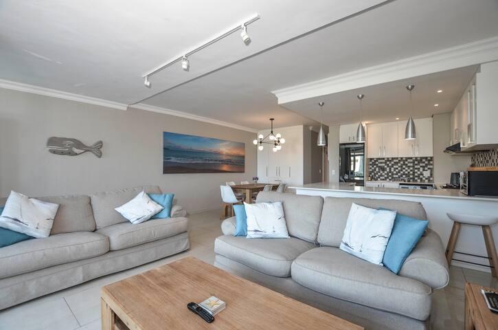 Modern 2 Bedroom Apartment At Dolphin Beach gallery image 5