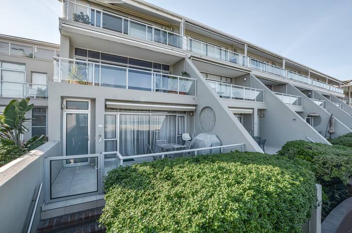 Modern 2 Bedroom Apartment At Dolphin Beach gallery image 3