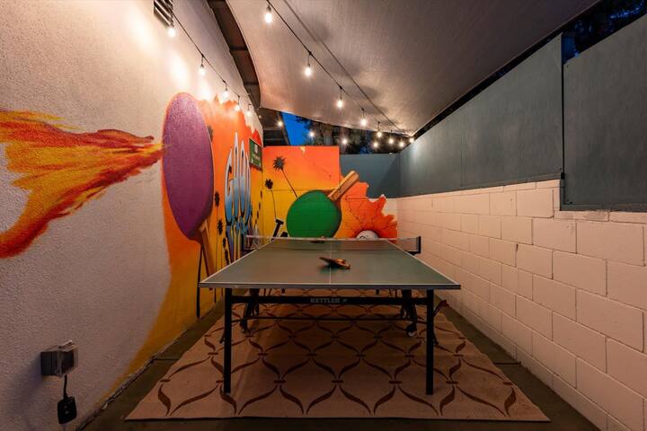 Ultimate LA Villa: Htd Pool, Ping Pong, BBQ, Gym gallery image 5