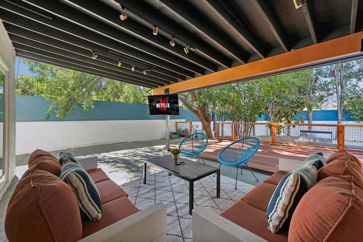 Ultimate LA Villa: Htd Pool, Ping Pong, BBQ, Gym gallery image 3