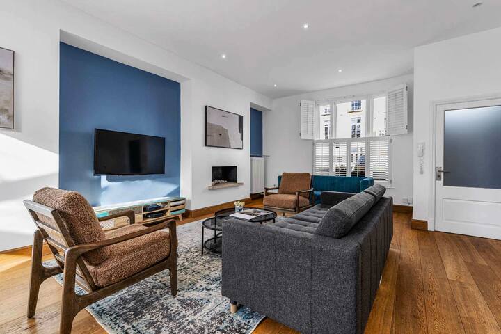 £3.5m Elegant House in prime location with garden gallery image 2