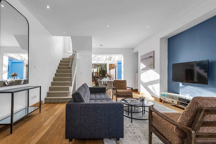 £3.5m Elegant House in prime location with garden