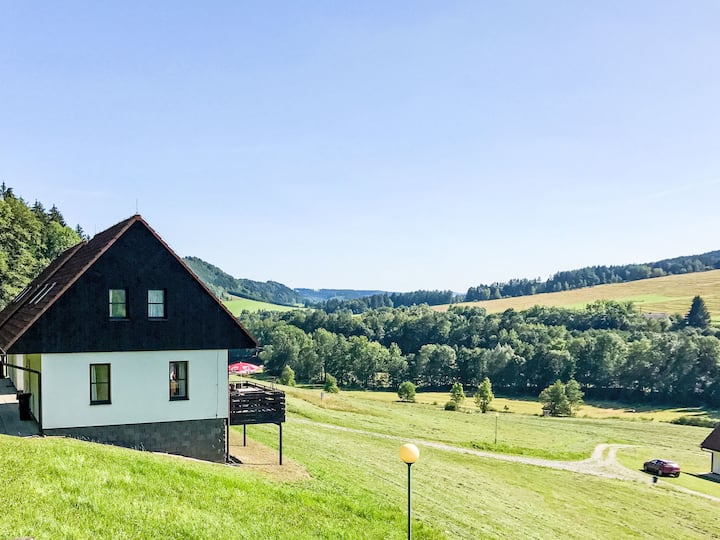 Green Valley Park Stárkov 17 By Interhome - 捷克