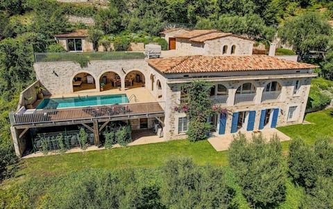 Le Mas d’Azur – Exceptional view & pool