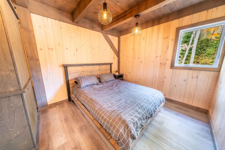 1号卧室： 1.8米宽双人床