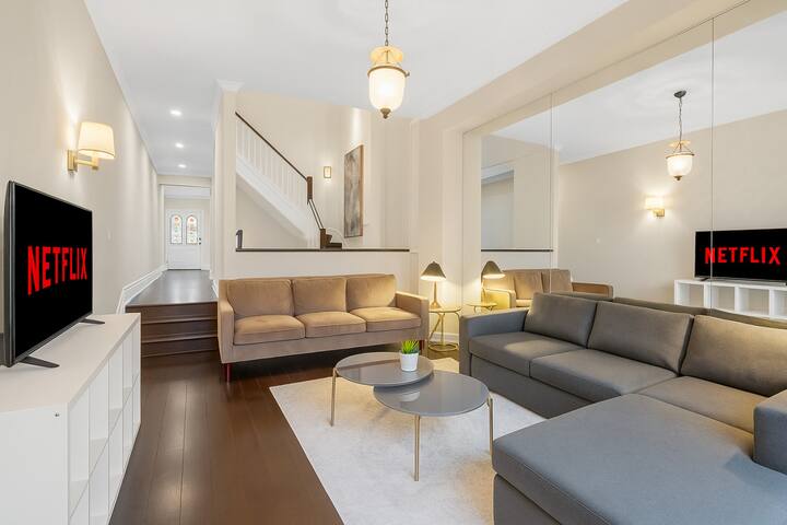 Upscale 4BR – 3 min walk to Subway – Downtown