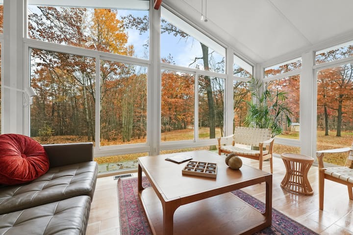 Hot Tub, Spa Bath, Dog Friendly Modern Farmhouse