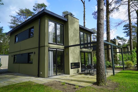 Popular Airbnb listing: Magnifique Cube 8 | EuroParcs De Zanding in Otterlo Dorp