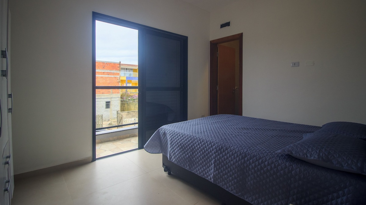 عرض (من العقار / الغرفة)