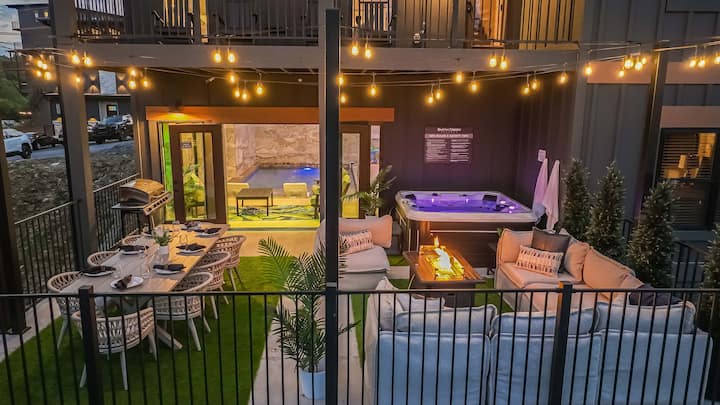 22 Guests | Resort Waterpark | Indoor Pool | Views