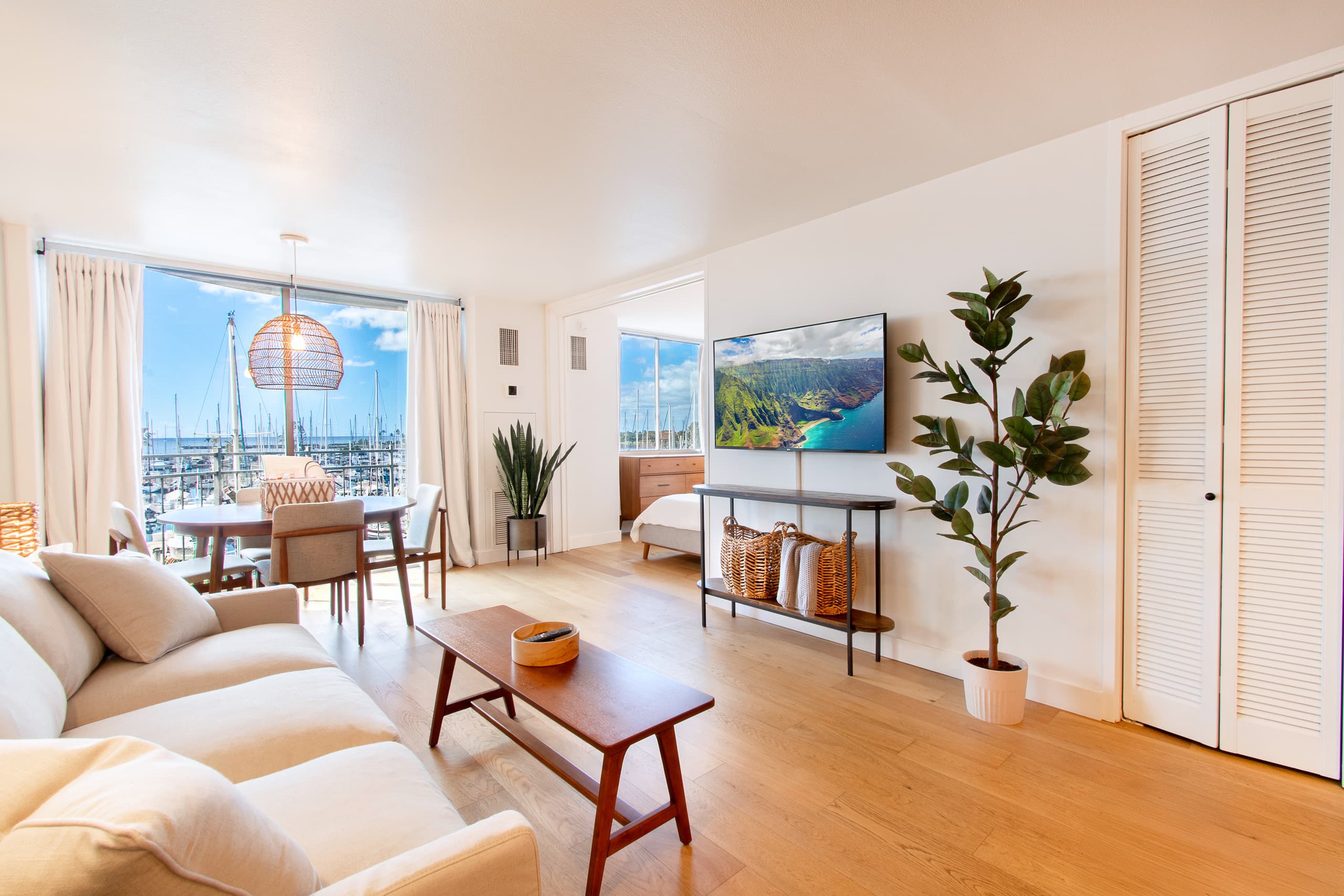 Coastal Chic Condo with Ocean View & Full Kitchen - Image 4