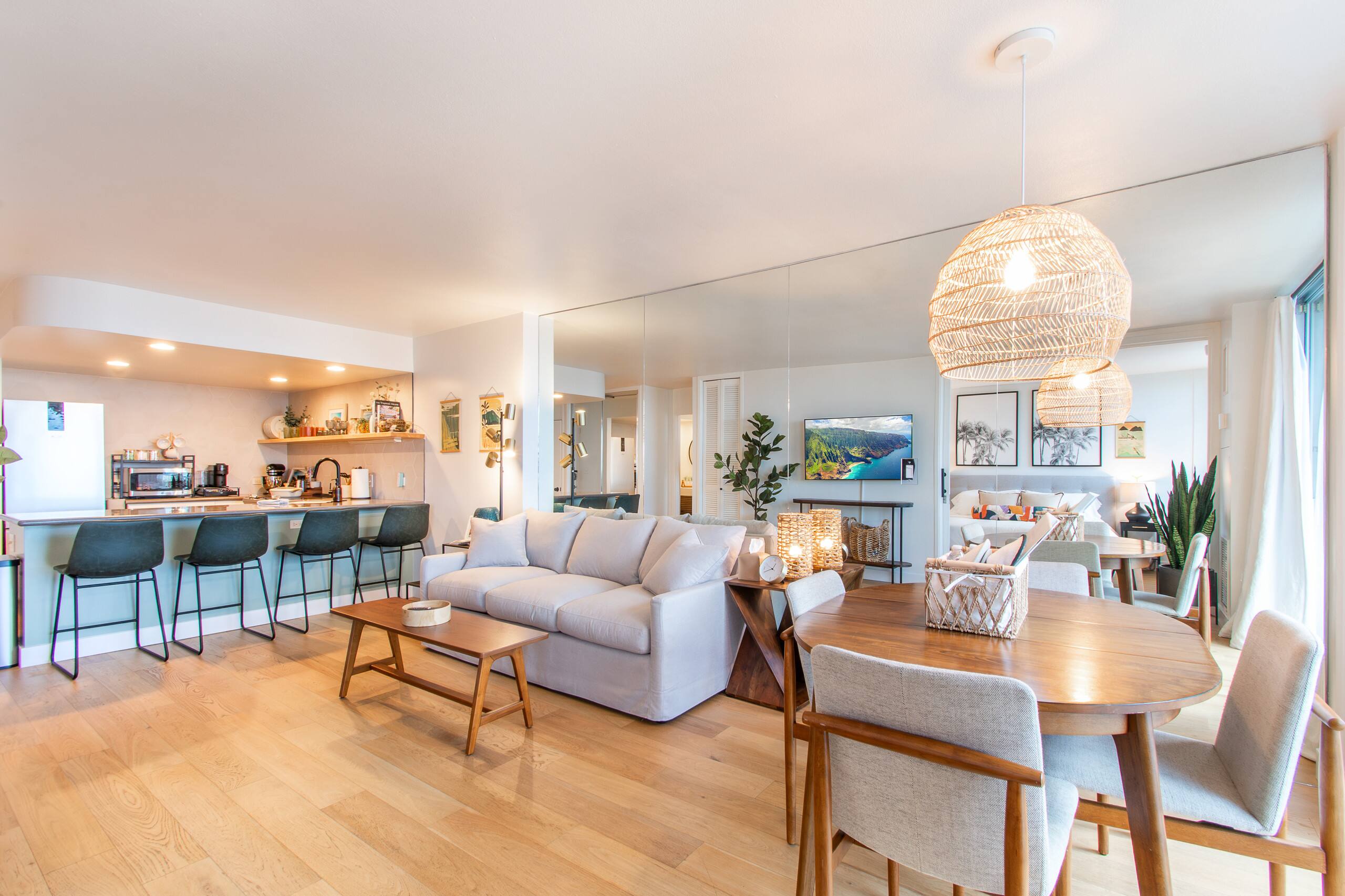 Coastal Chic Condo with Ocean View & Full Kitchen - Image 3