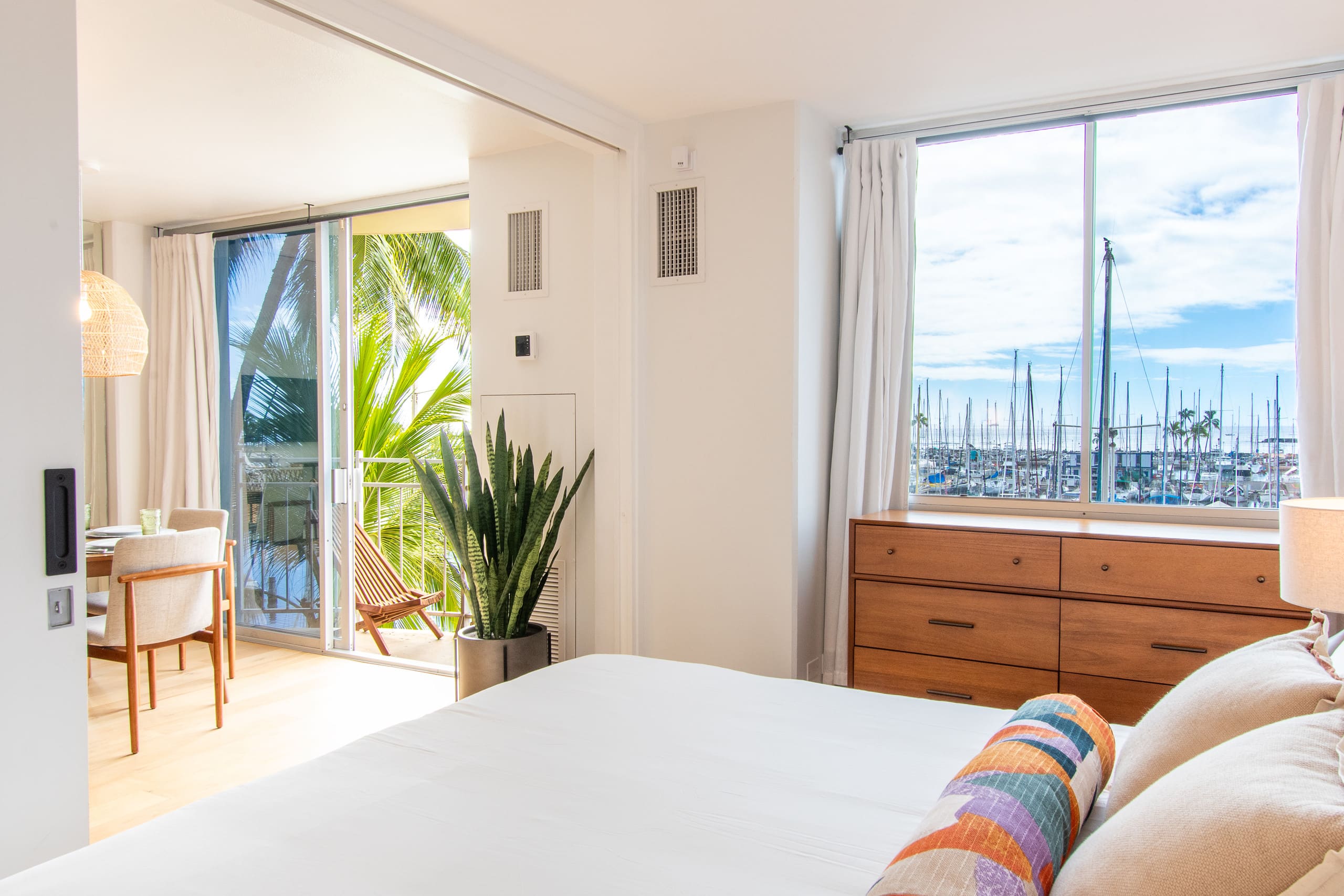 Coastal Chic Condo with Ocean View & Full Kitchen - Image 19