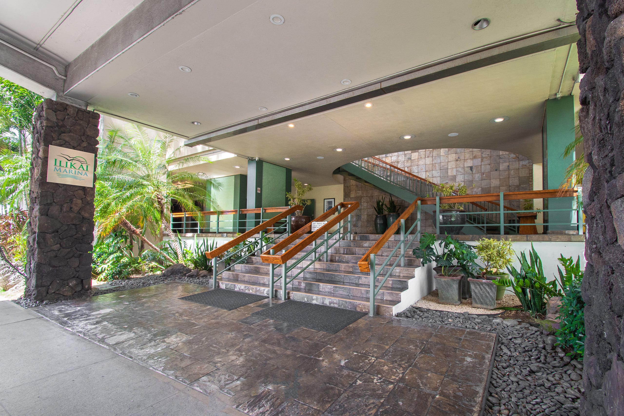 Coastal Chic Condo with Ocean View & Full Kitchen - Image 28