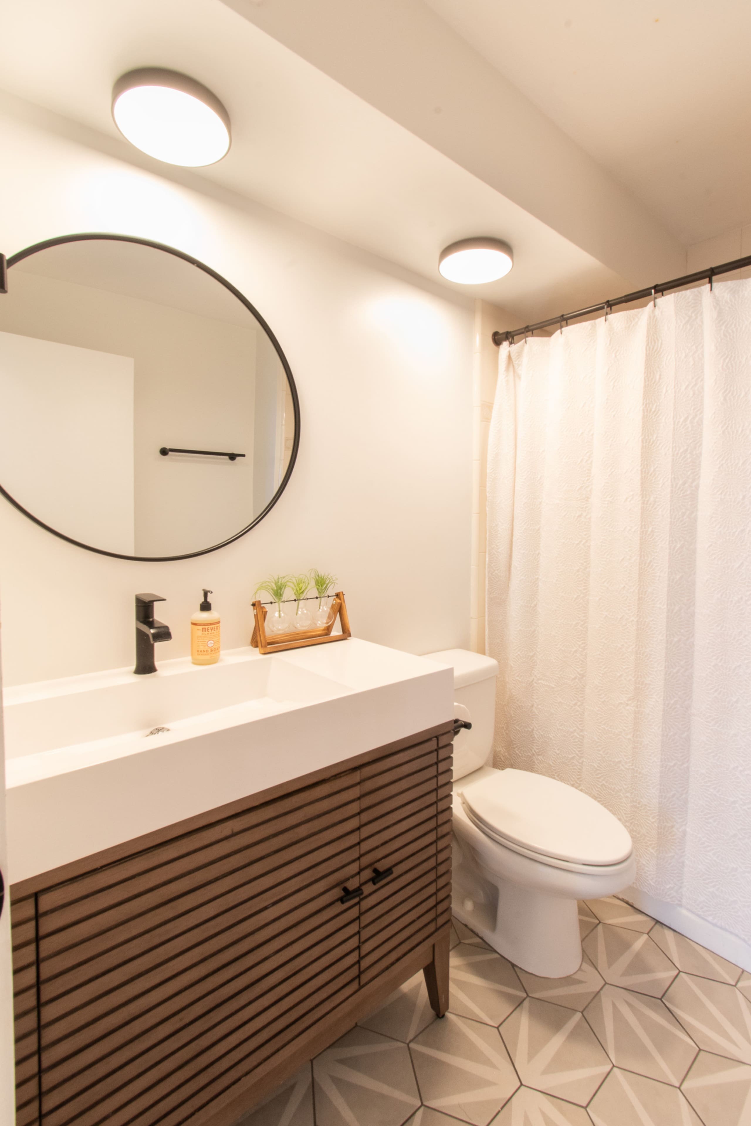 Coastal Chic Condo with Ocean View & Full Kitchen - Image 22