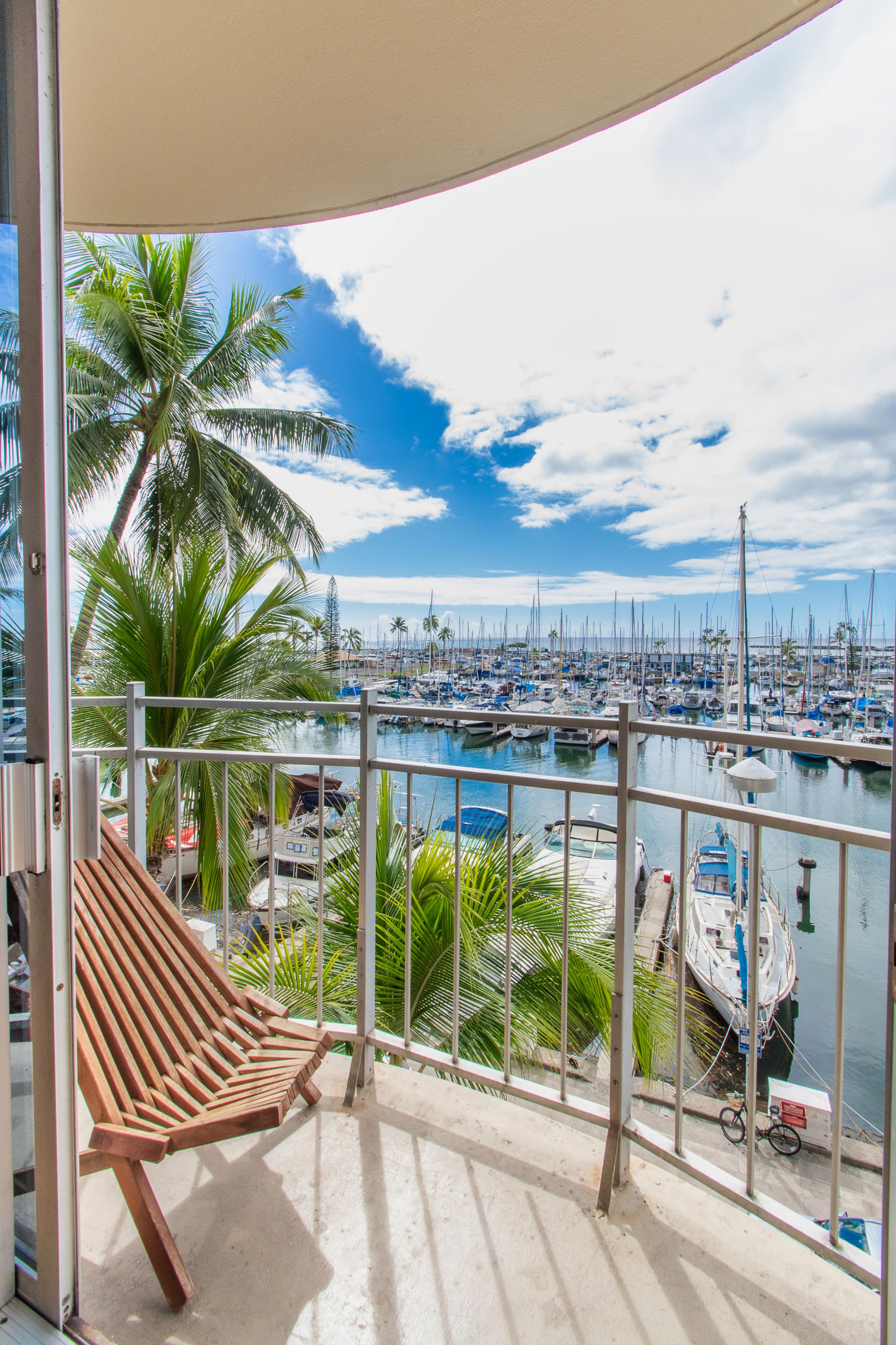 Coastal Chic Condo with Ocean View & Full Kitchen - Image 14