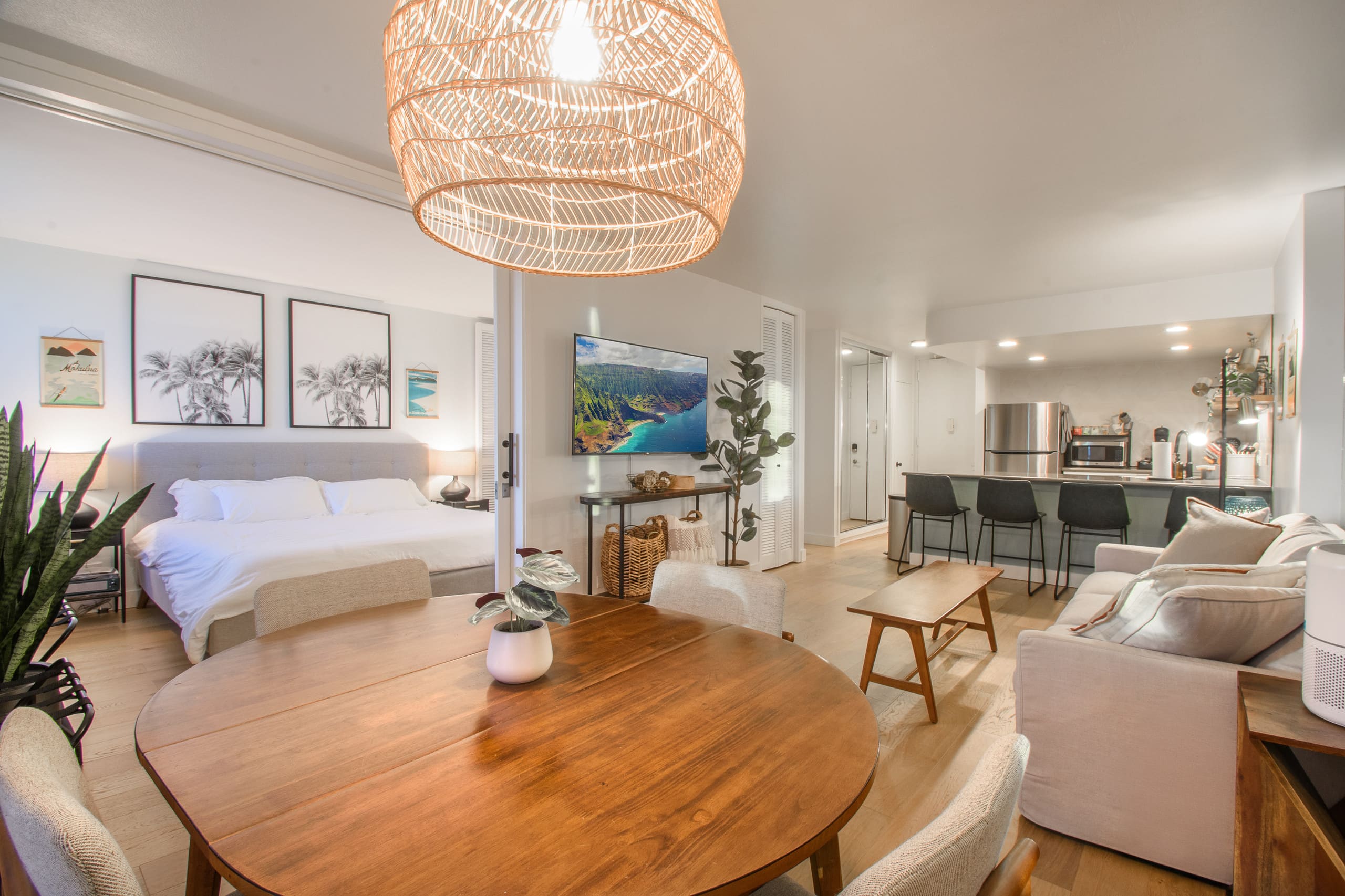 Coastal Chic Condo with Ocean View & Full Kitchen - Image 7