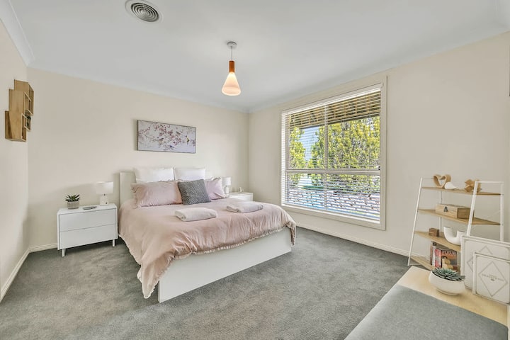 ห้องนอนที่ 1 - เตียงควีนไซส์, ห้องน้ำในตัว, ผ้าห่มไฟฟ้า + WIR