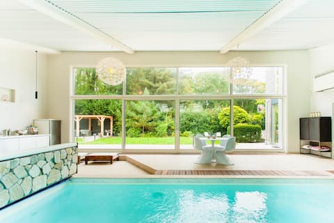 Lanaken Retreat: Swimming Pool, Jacuzzi and Sauna