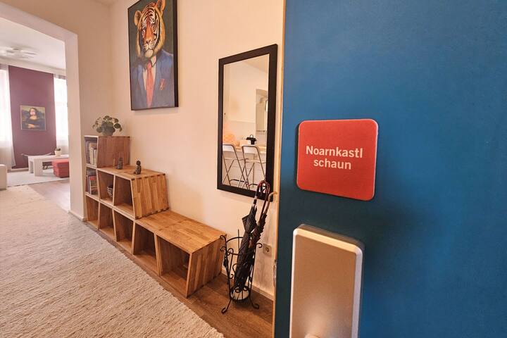 Red-Orange Palm – 200m2, central with style gallery image 2