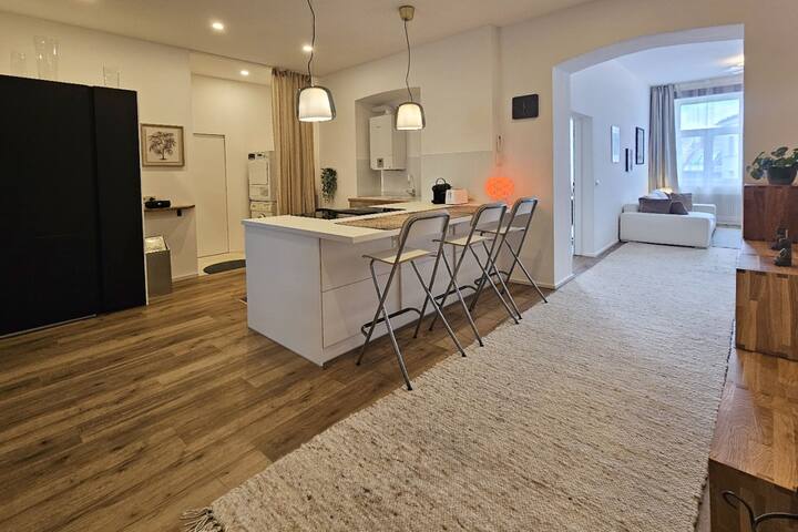 Red-Orange Palm – 200m2, central with style gallery image 5