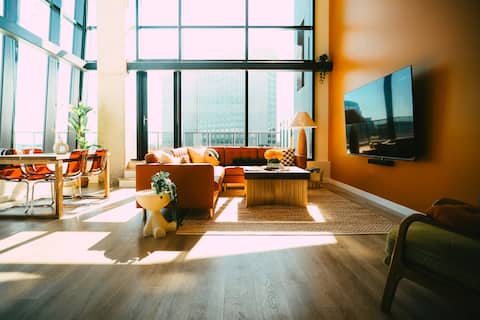 Pause Penthouse Loft Downtown *Free Parking*