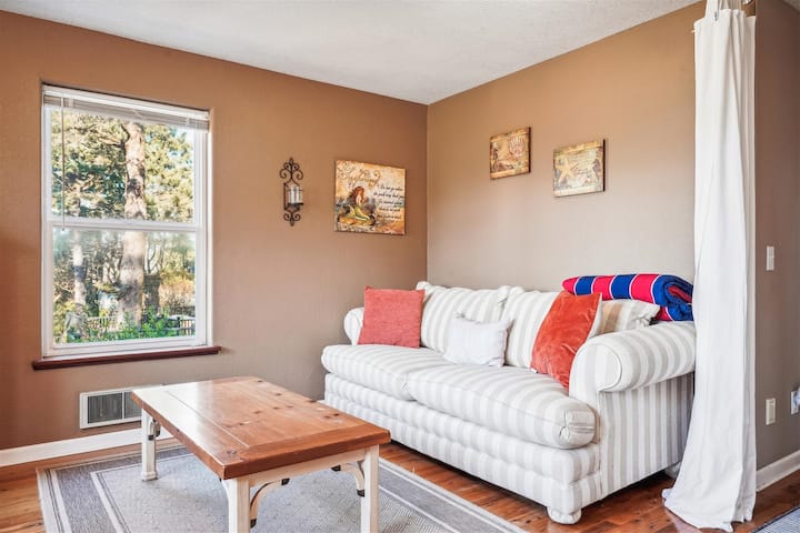 Haystack Villa - New Dog Friendly Listing! - Oregon