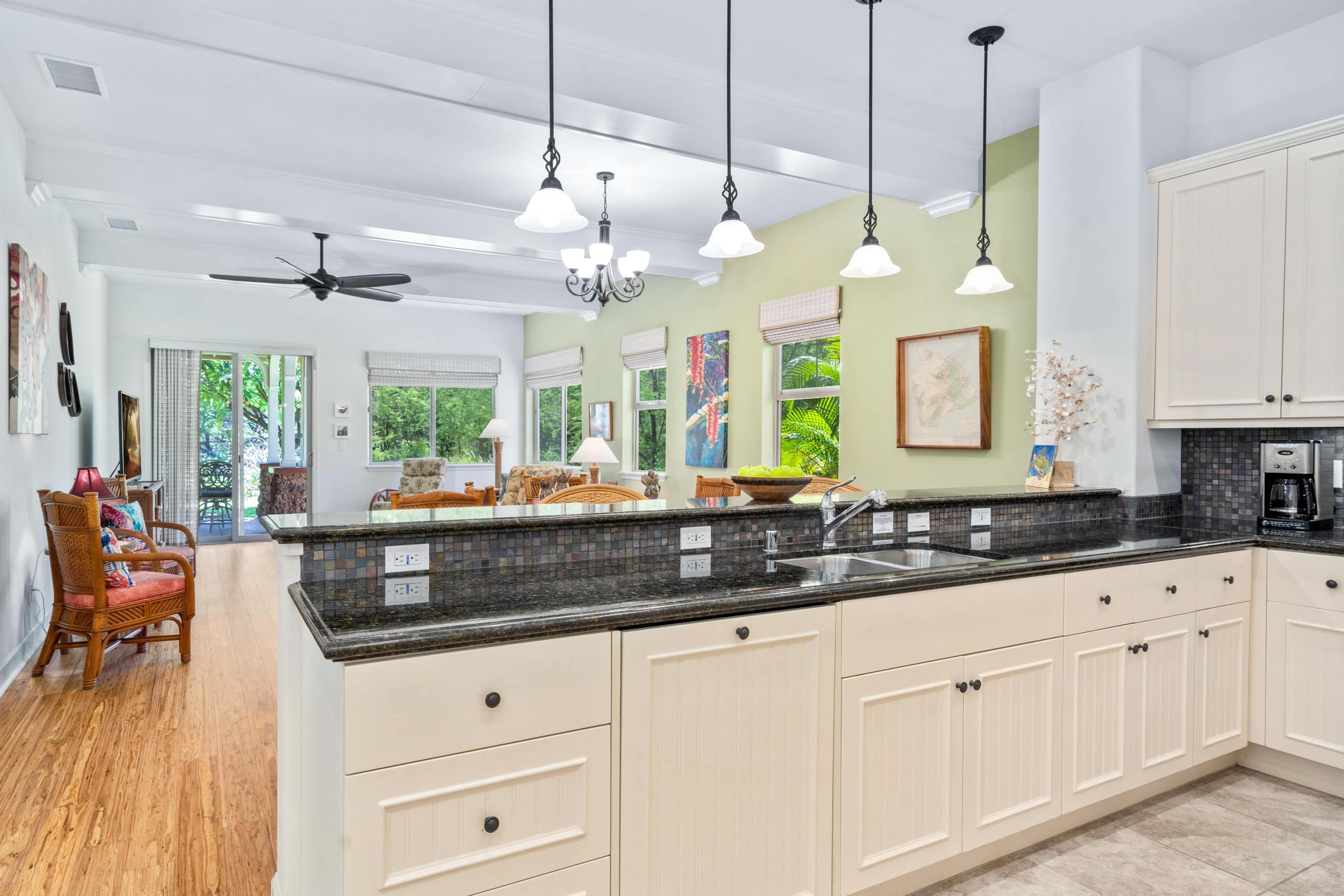 Townhouse in Waimea · ★5.0 · 3 bedrooms · 5 beds · 2.5 shared baths - Image 32