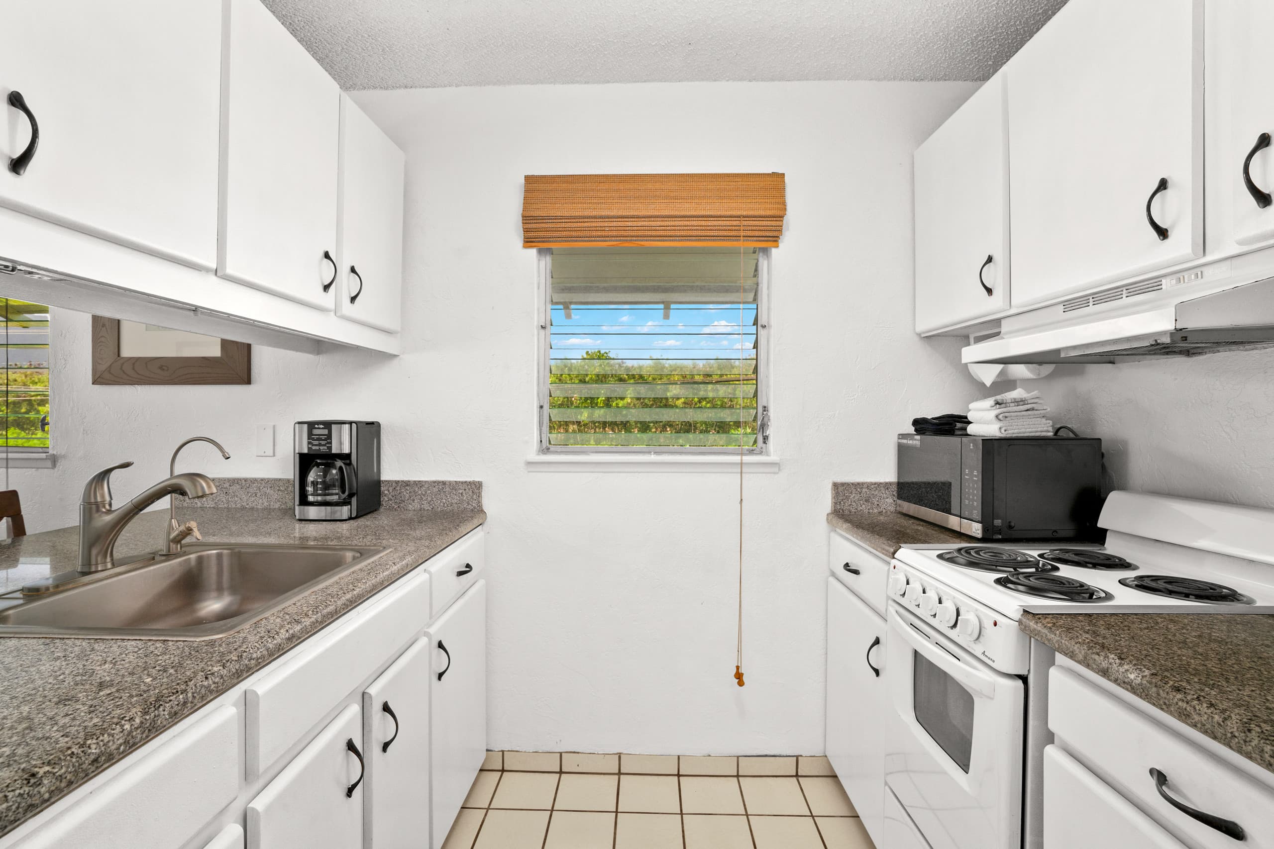Condo in Kapaa · ★4.76 · 1 bedroom · 2 beds · 1 shared bath - Image 11