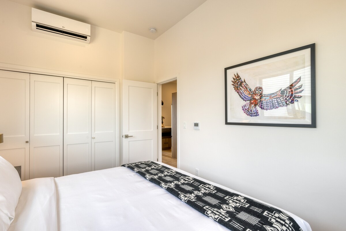 La chambre principale dispose d'un lit King Size.