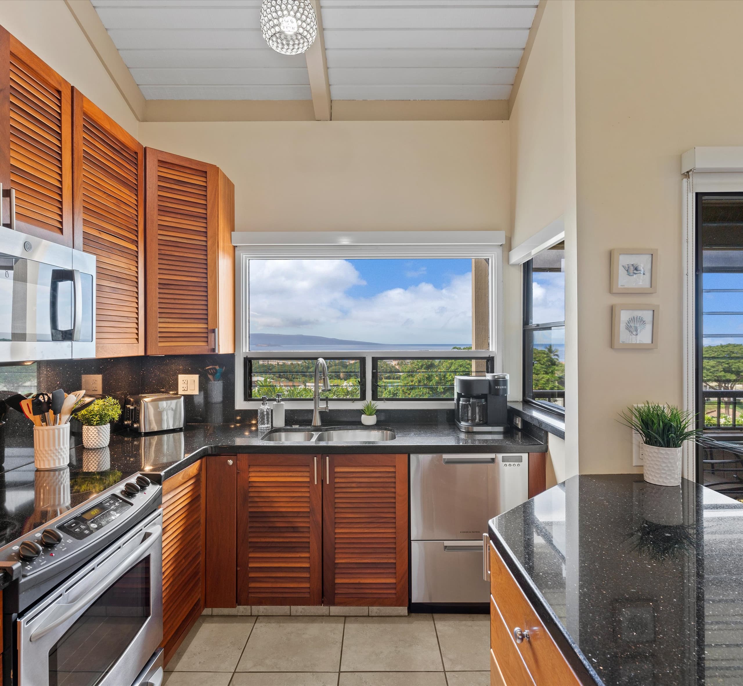 Condo in Kihei · ★4.43 · 2 bedrooms · 3 beds · 2 shared baths - Image 3