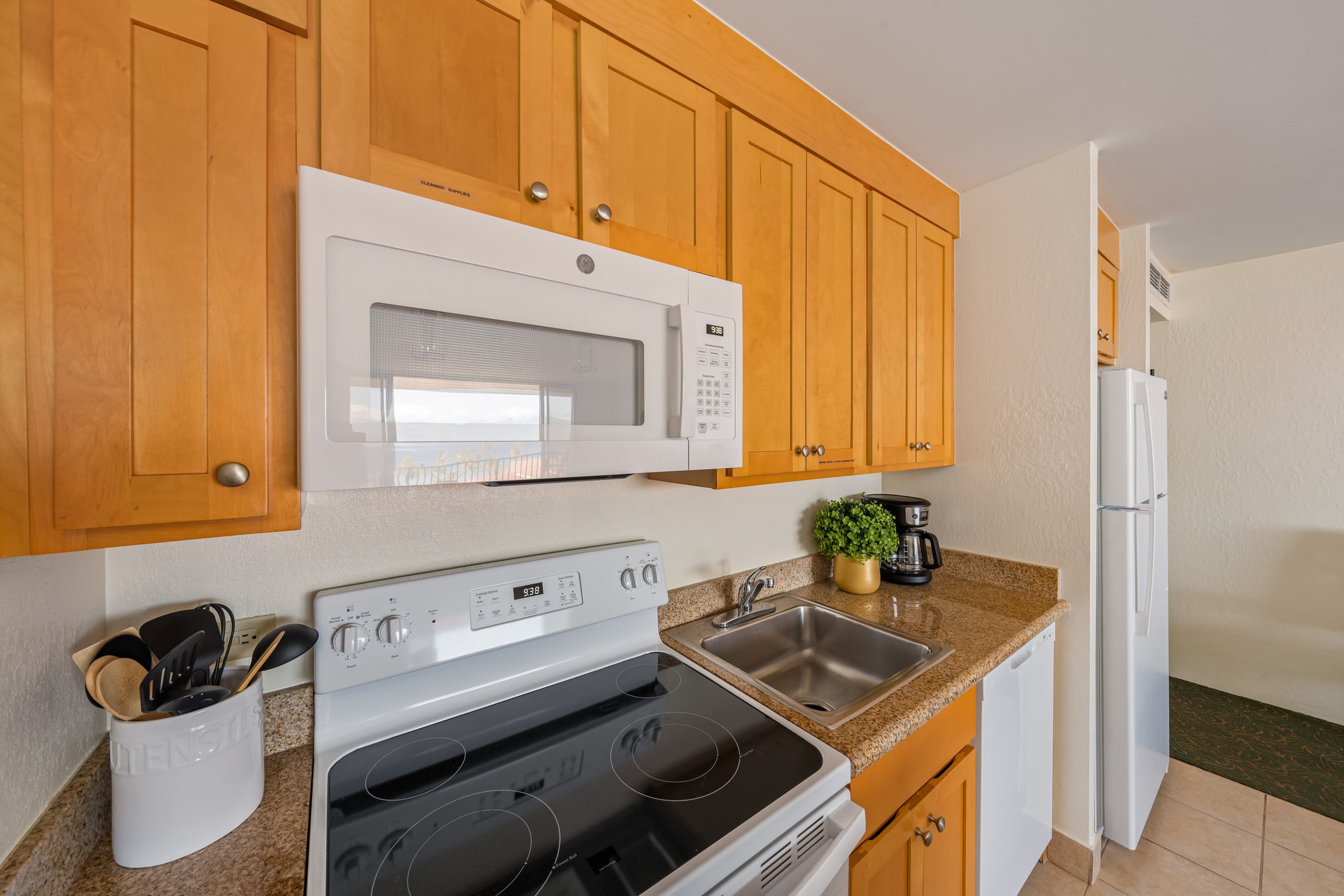 Condo in Lahaina · ★4.9 · 1 bedroom · 2 beds · 1 shared bath - Image 20