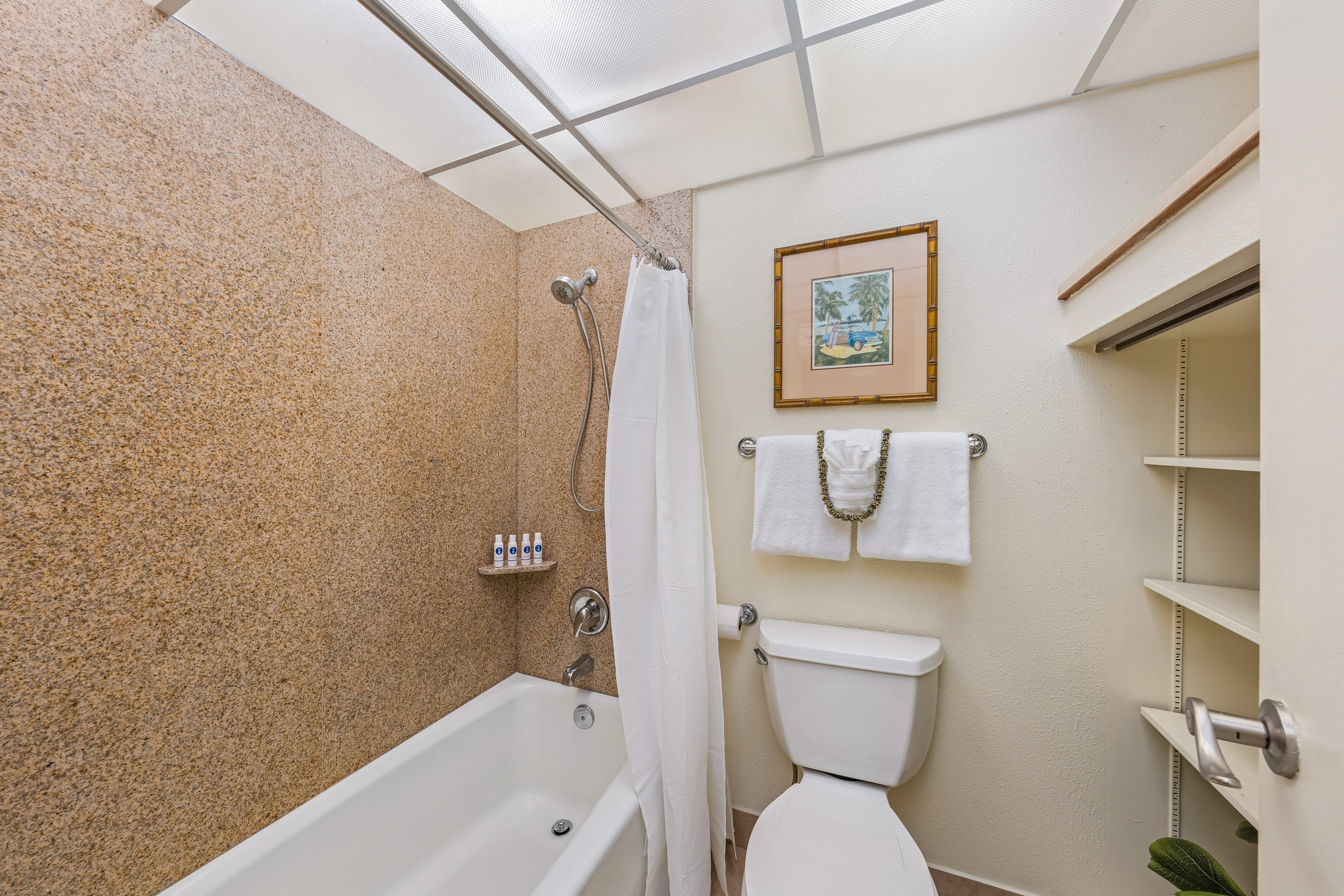 Condo in Lahaina · ★4.9 · 1 bedroom · 2 beds · 1 shared bath - Image 24