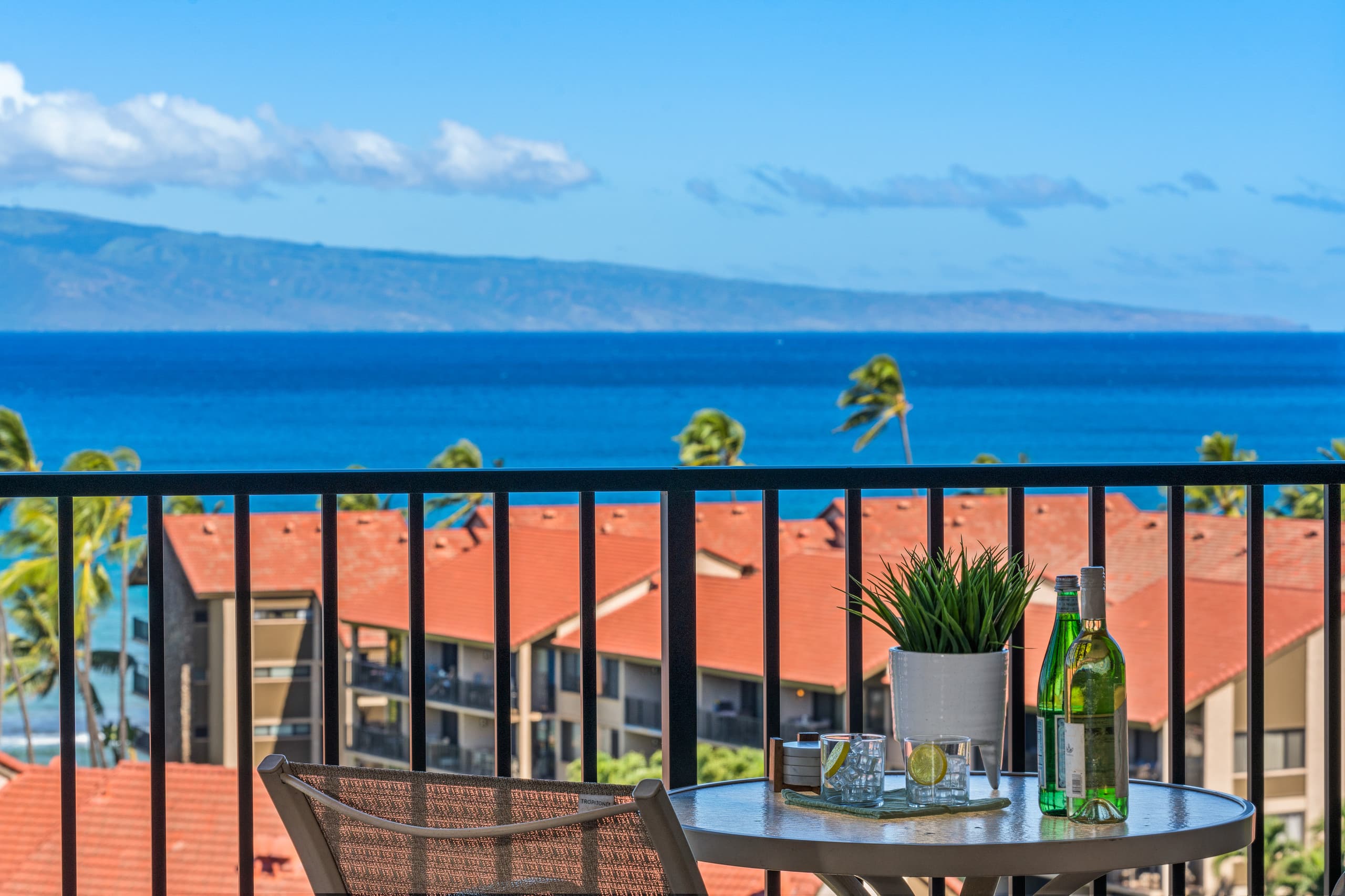 Condo in Lahaina · ★4.9 · 1 bedroom · 2 beds · 1 shared bath - Image 7