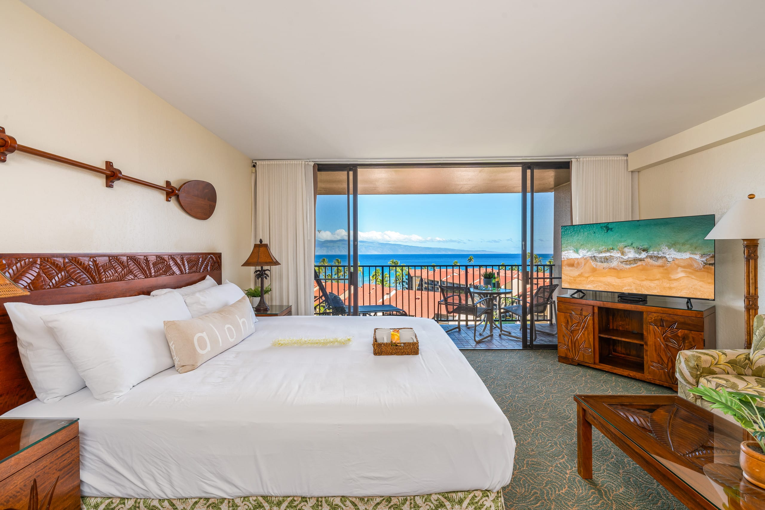 Condo in Lahaina · ★4.9 · 1 bedroom · 2 beds · 1 shared bath - Image 2