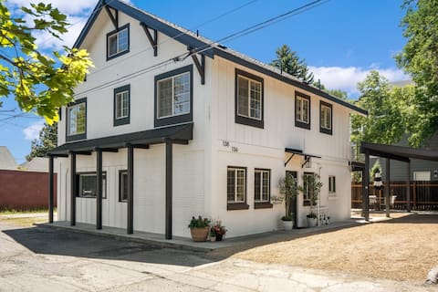 Downtown Bend Spa Retreat • Hot Tub & Sauna