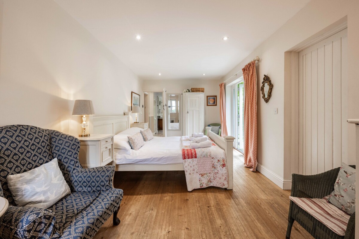 14-Gardeners Cottage, Blakeney-14