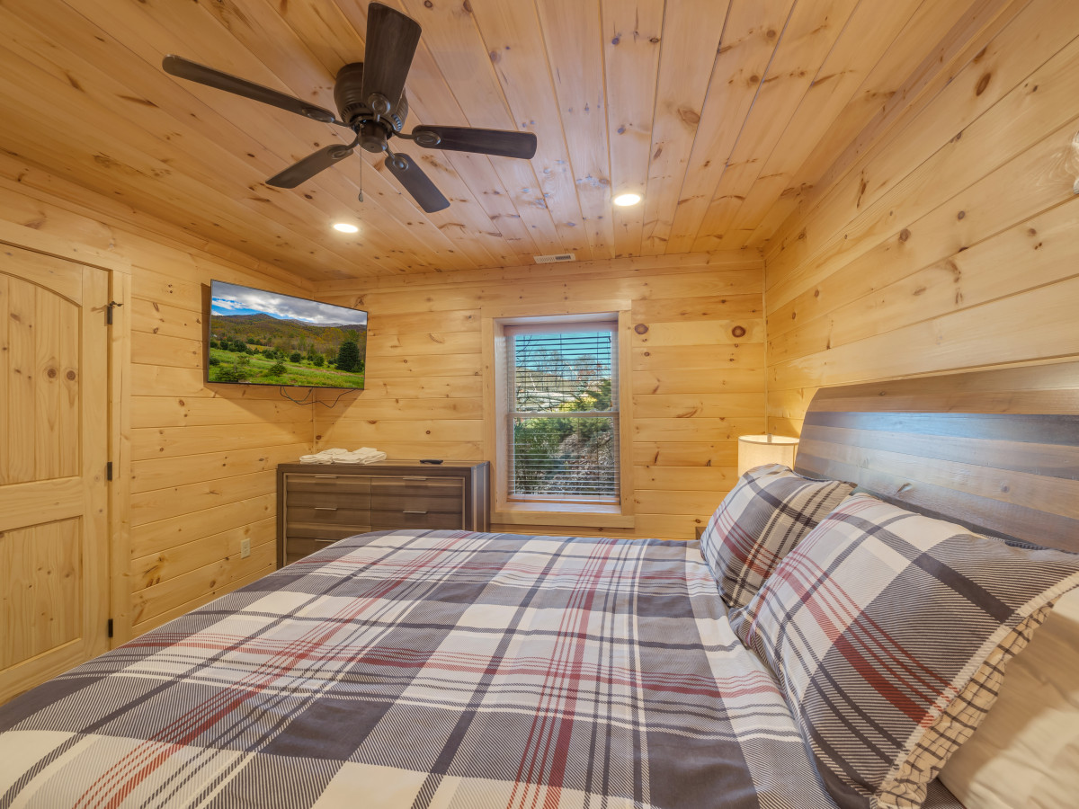 Спалня в мазето – отпред (1 от 2)