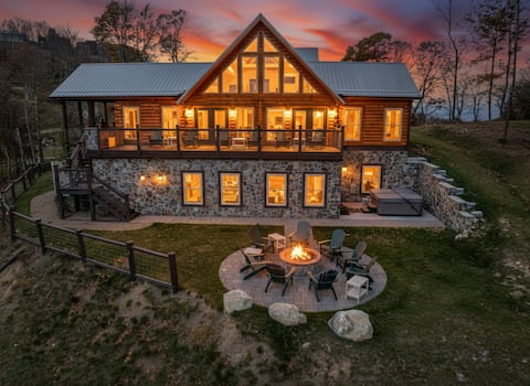 6BR Mountain Lodge, Hot Tub & Game Room
