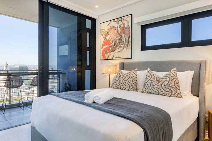 Cape Town’s Zen Condo, Pool & Views gallery image 2