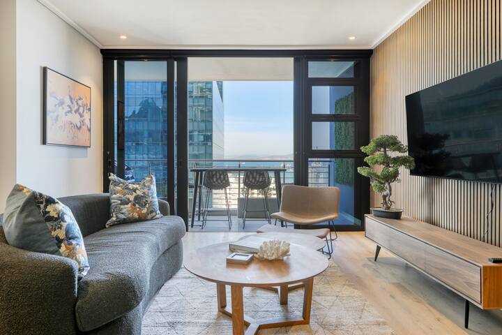 Cape Town’s Zen Condo, Pool & Views